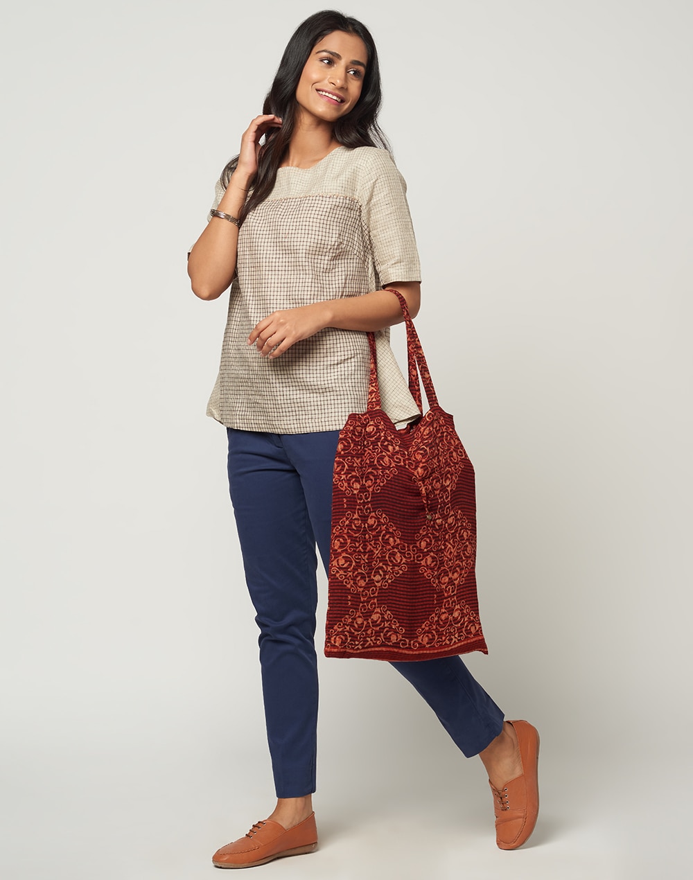 Red Cotton Jhola Bag (Unisex, Size 15″) – Chris Crafts
