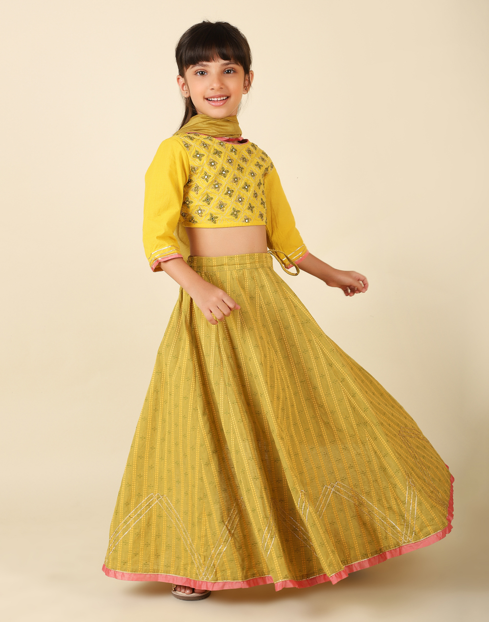 gheraskirtset #festivefusion #hintsofgold | Long blouse designs, Indian  fashion dresses, Stylish dresses